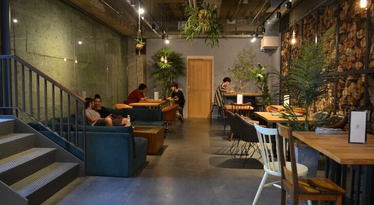 THE LIFE hostel & bar lounge