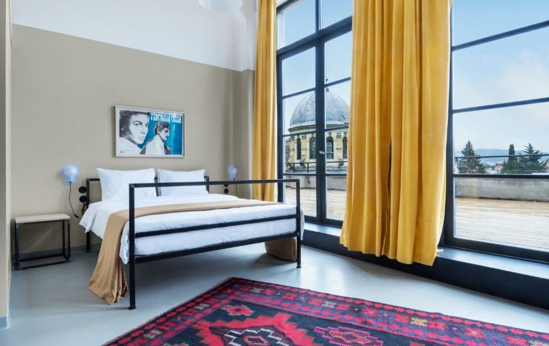 Fabrika Hostel & Suites