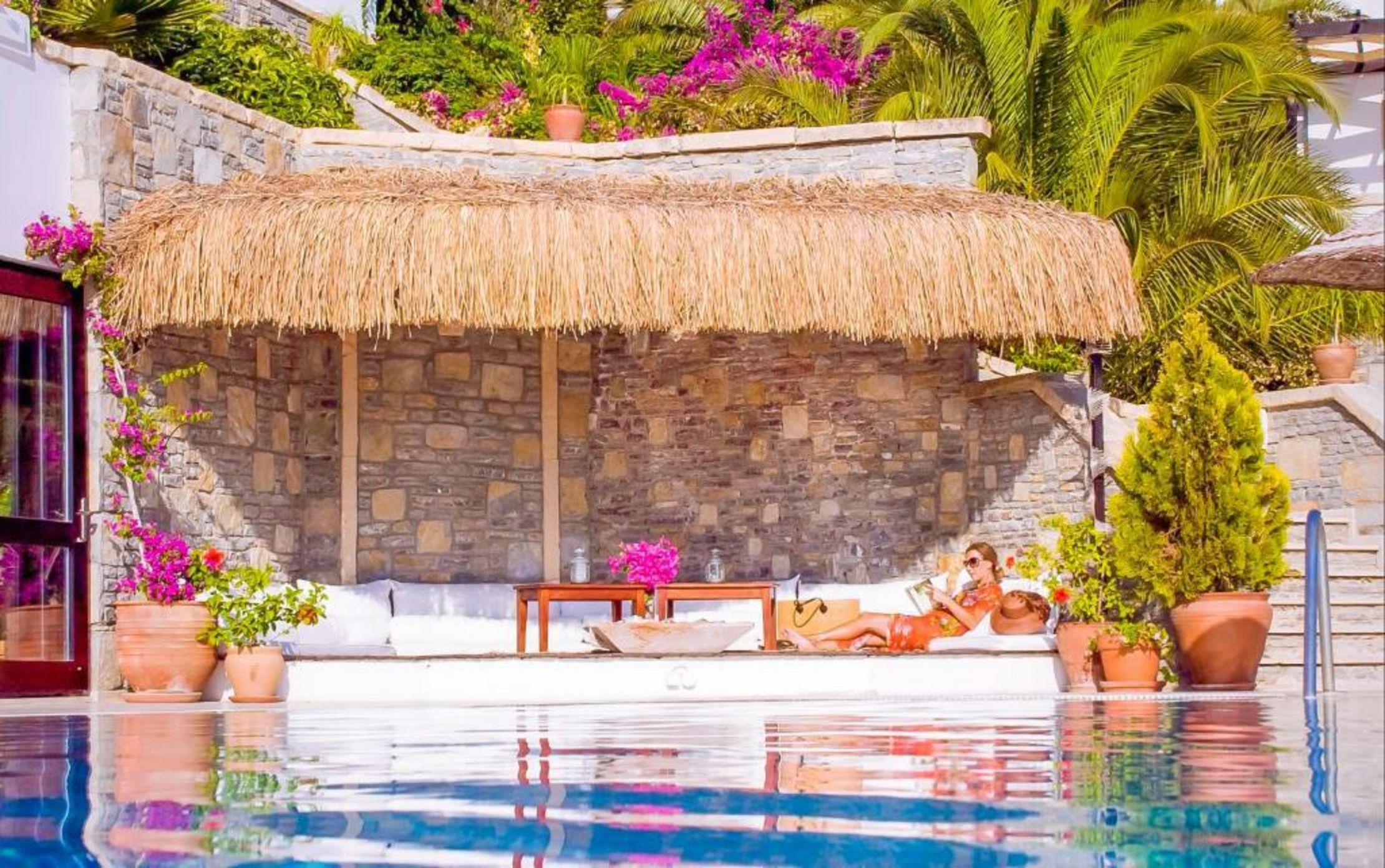 4reasons hotel + bistro | 12+