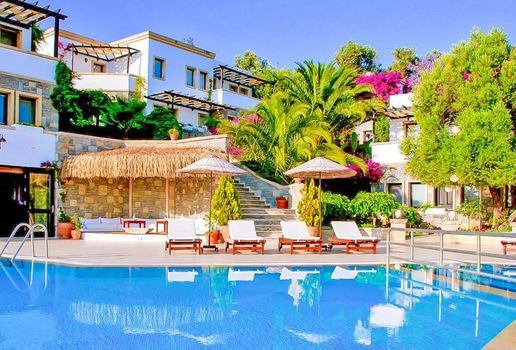 4reasons hotel + bistro | 12+