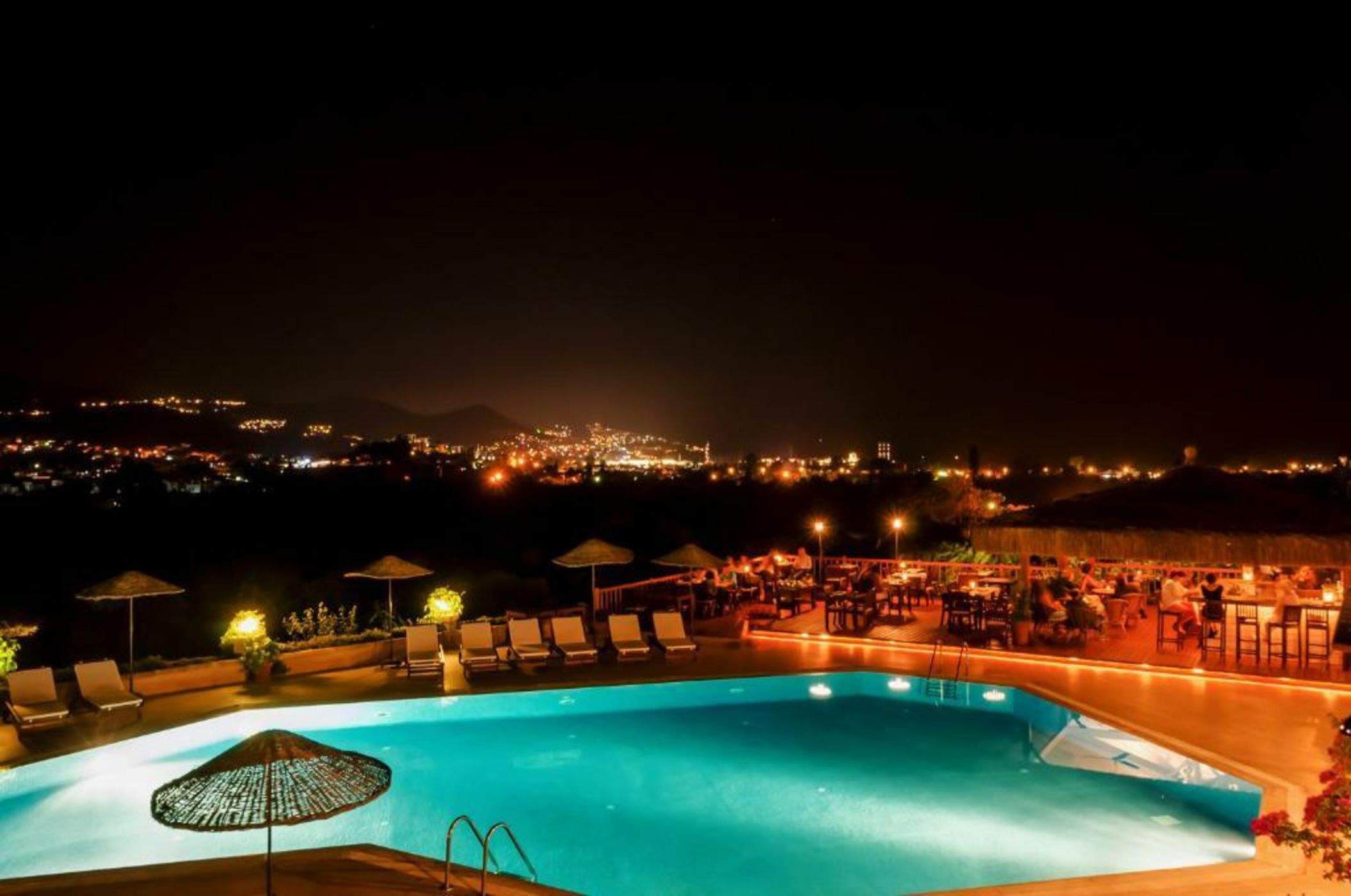 4reasons hotel + bistro | 12+