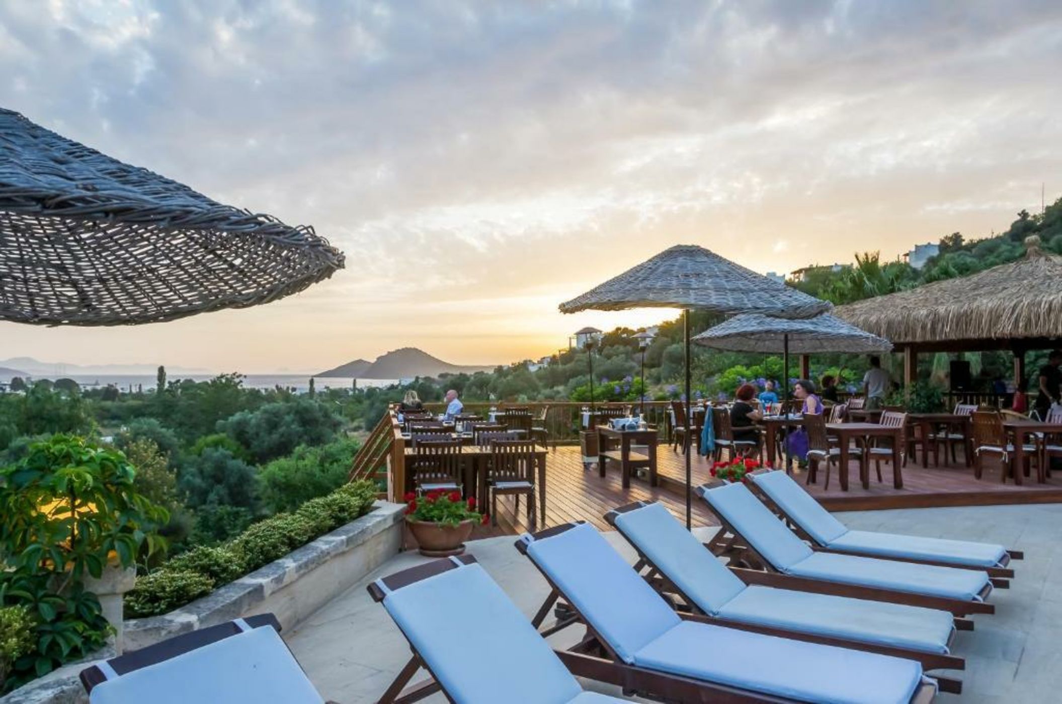 4reasons hotel + bistro | 12+