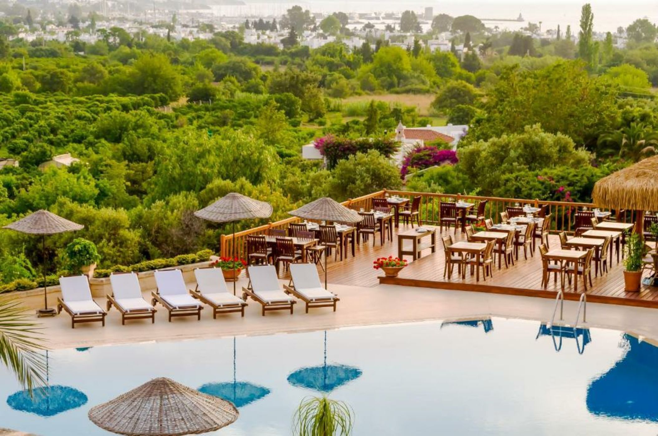 4reasons hotel + bistro | 12+