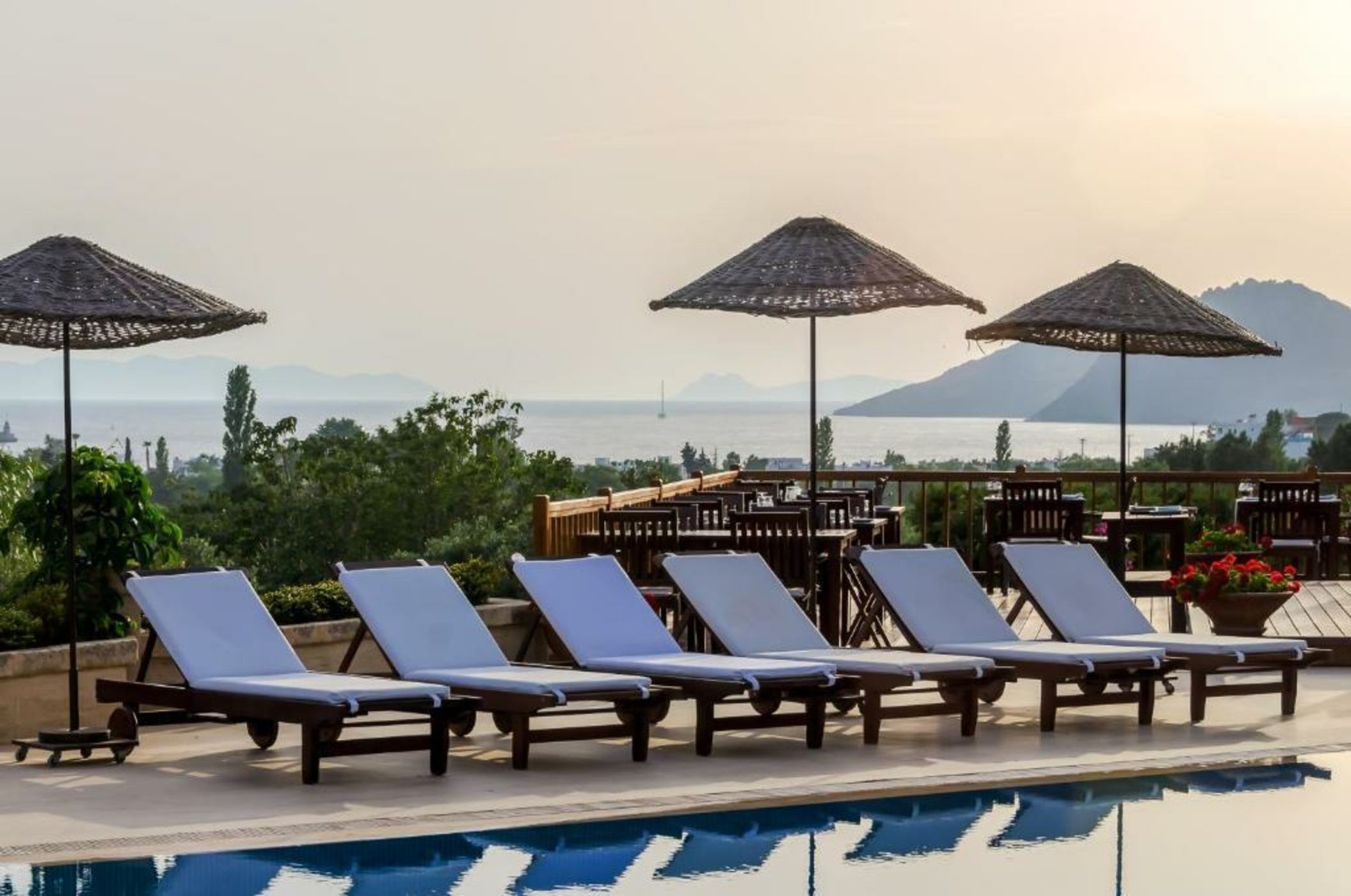 4reasons hotel + bistro | 12+