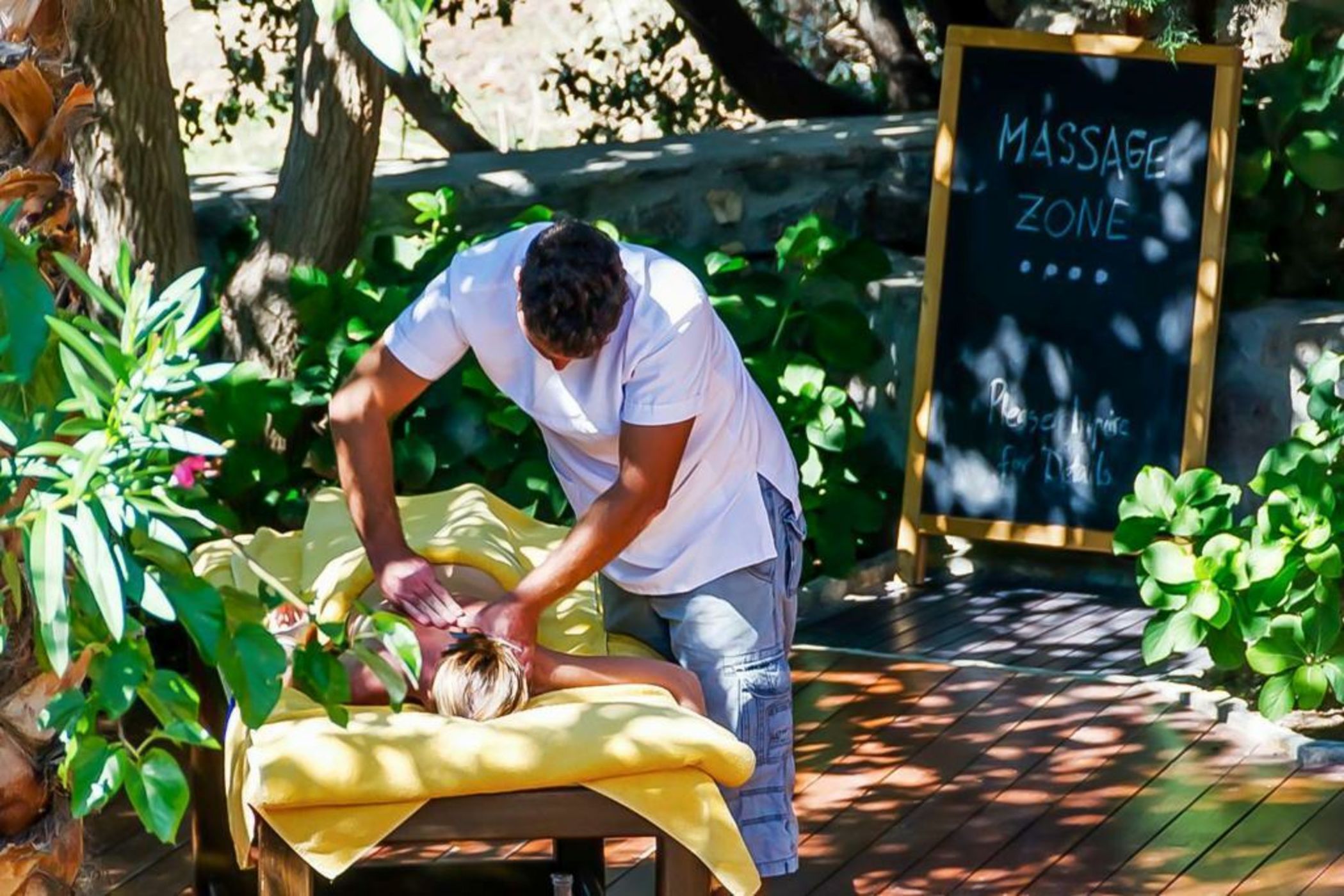 4reasons hotel + bistro | 12+