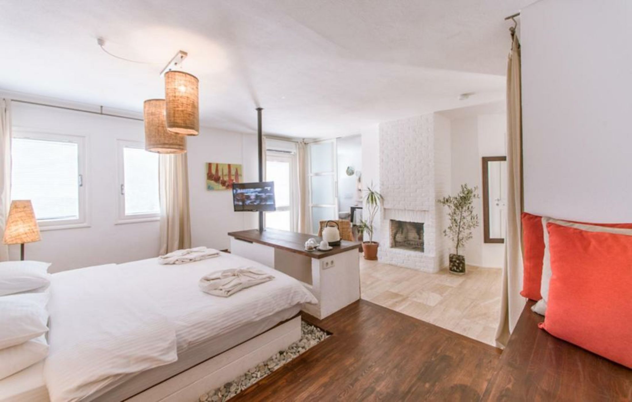 4reasons hotel + bistro | 12+