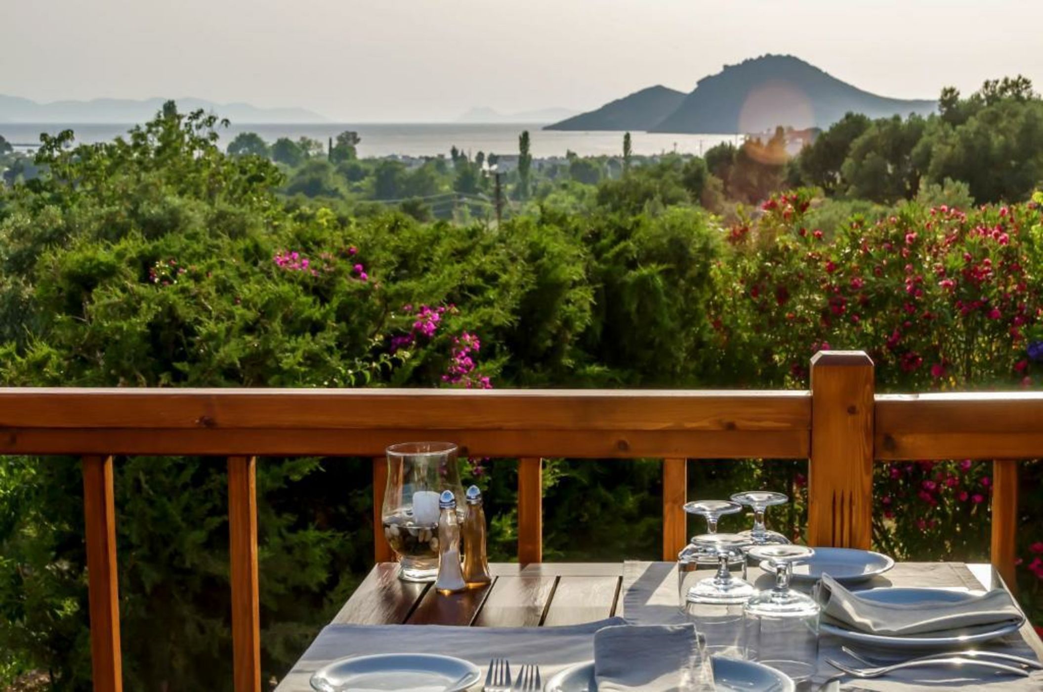 4reasons hotel + bistro | 12+