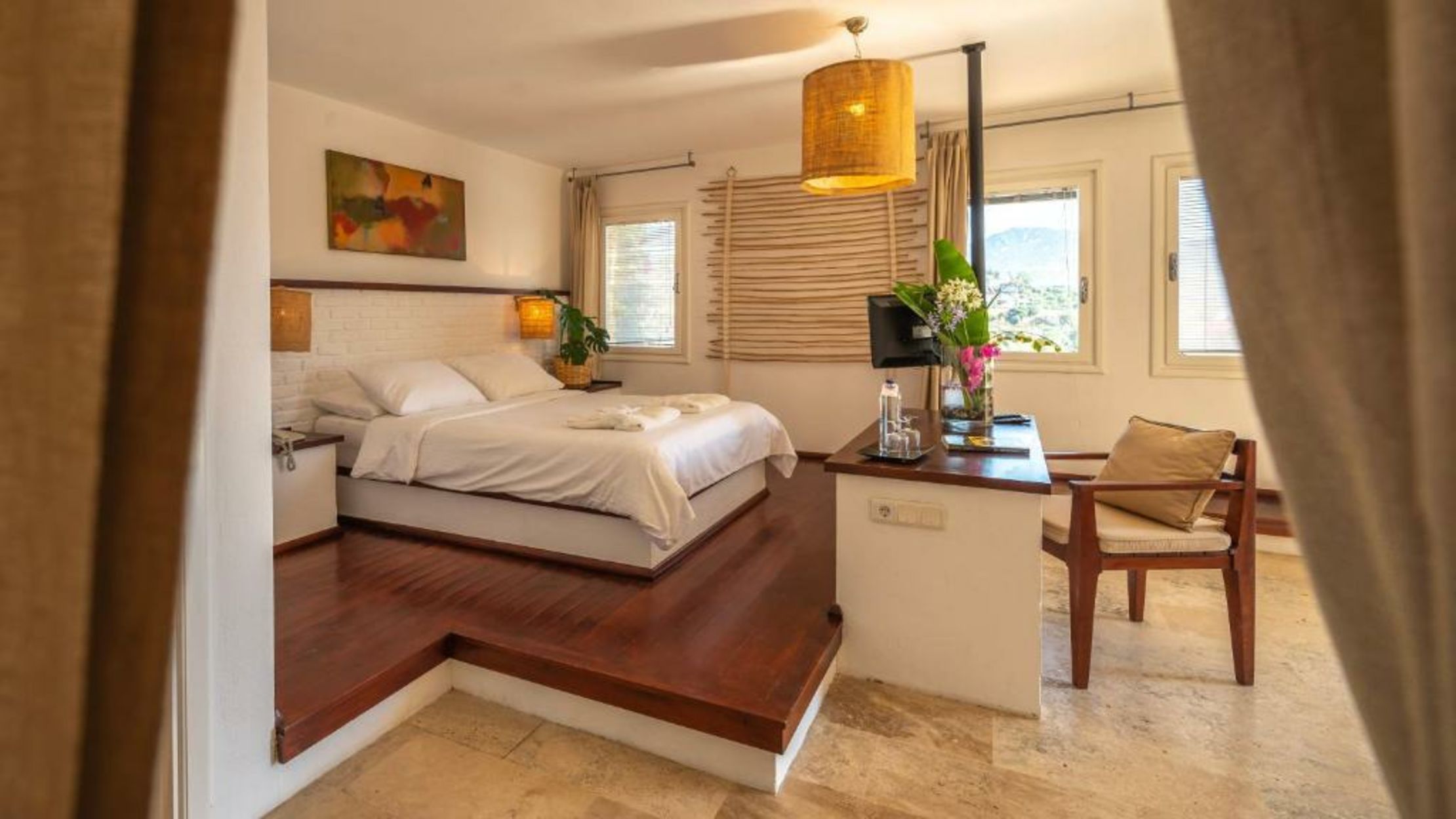 4reasons hotel + bistro | 12+