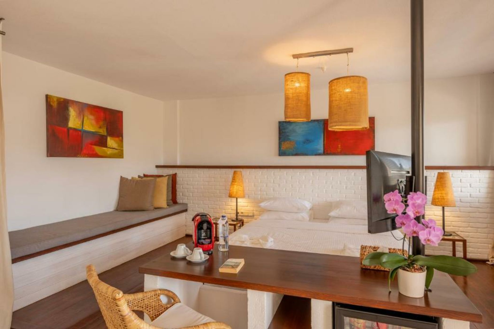 4reasons hotel + bistro | 12+