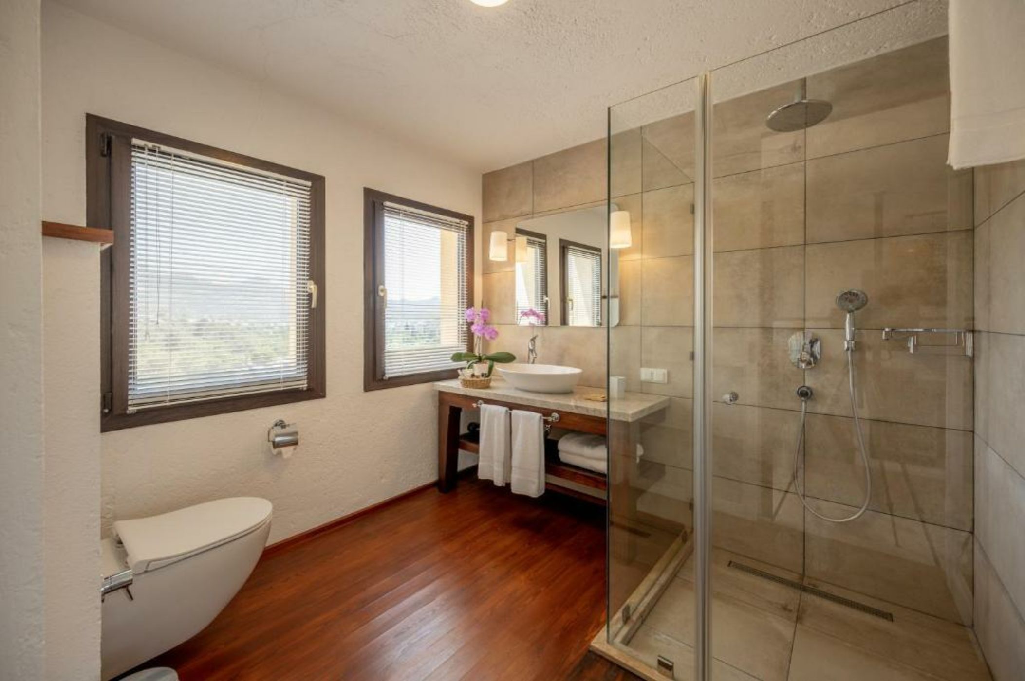 4reasons hotel + bistro | 12+