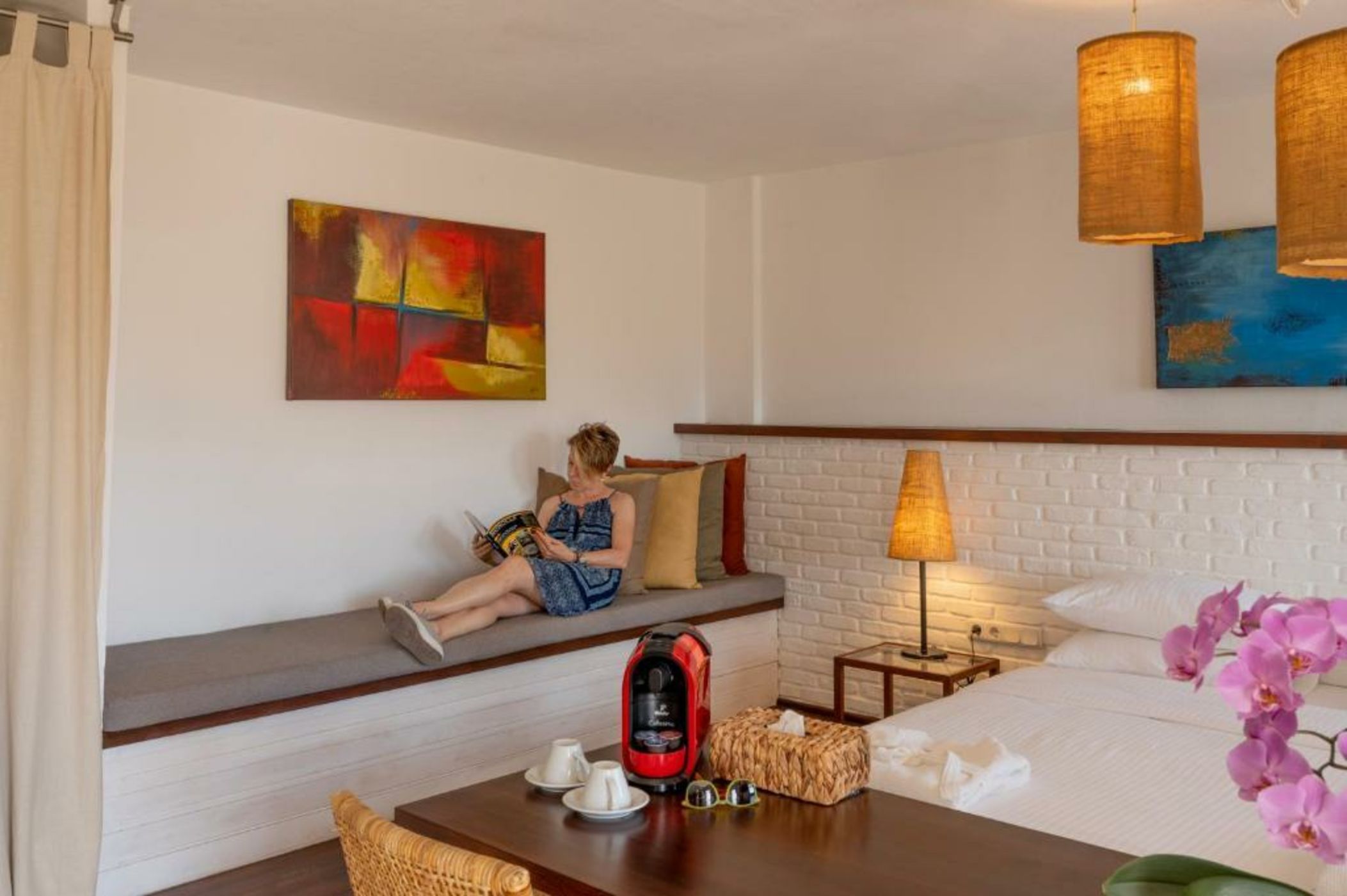 4reasons hotel + bistro | 12+