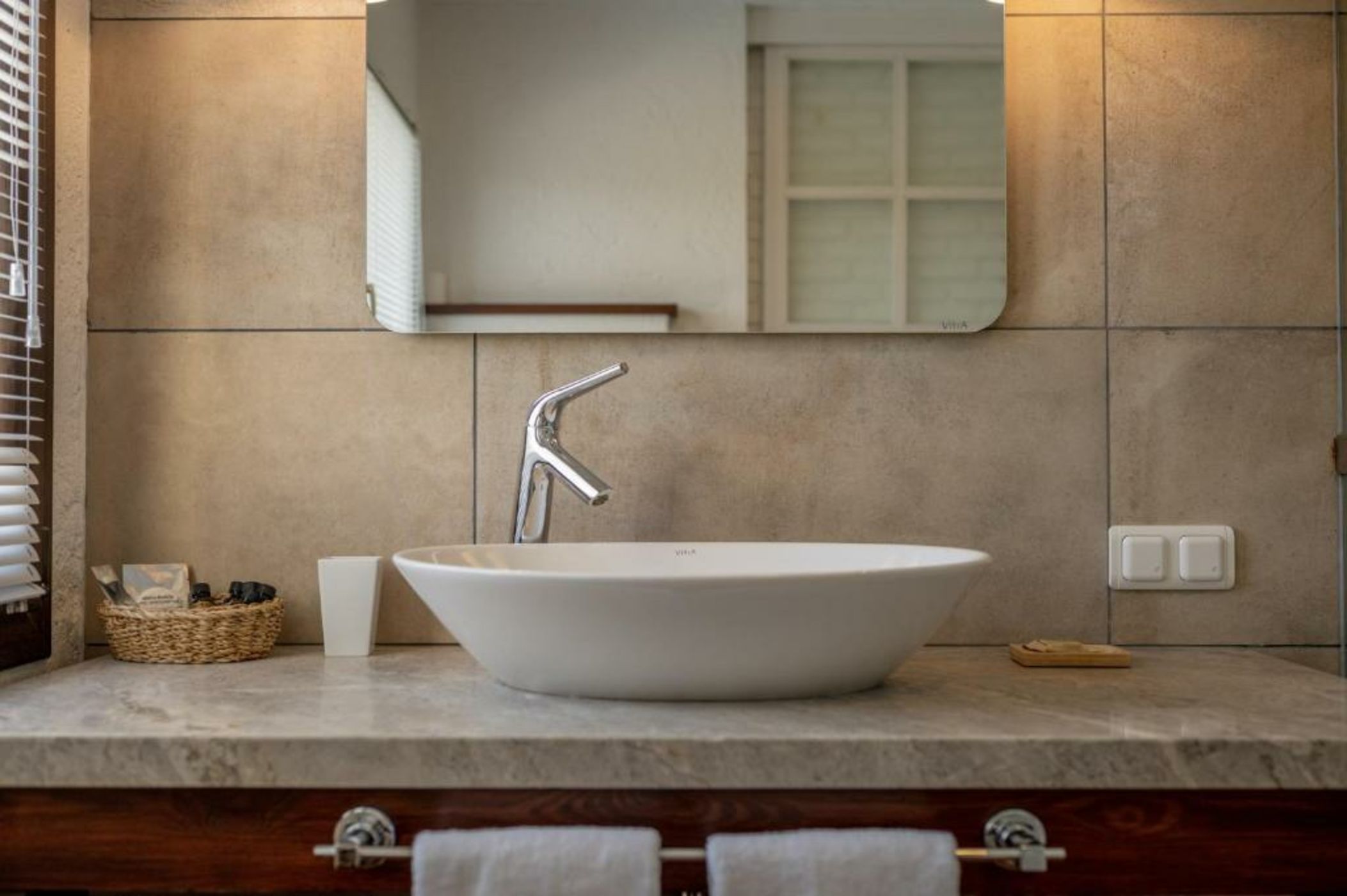 4reasons hotel + bistro | 12+