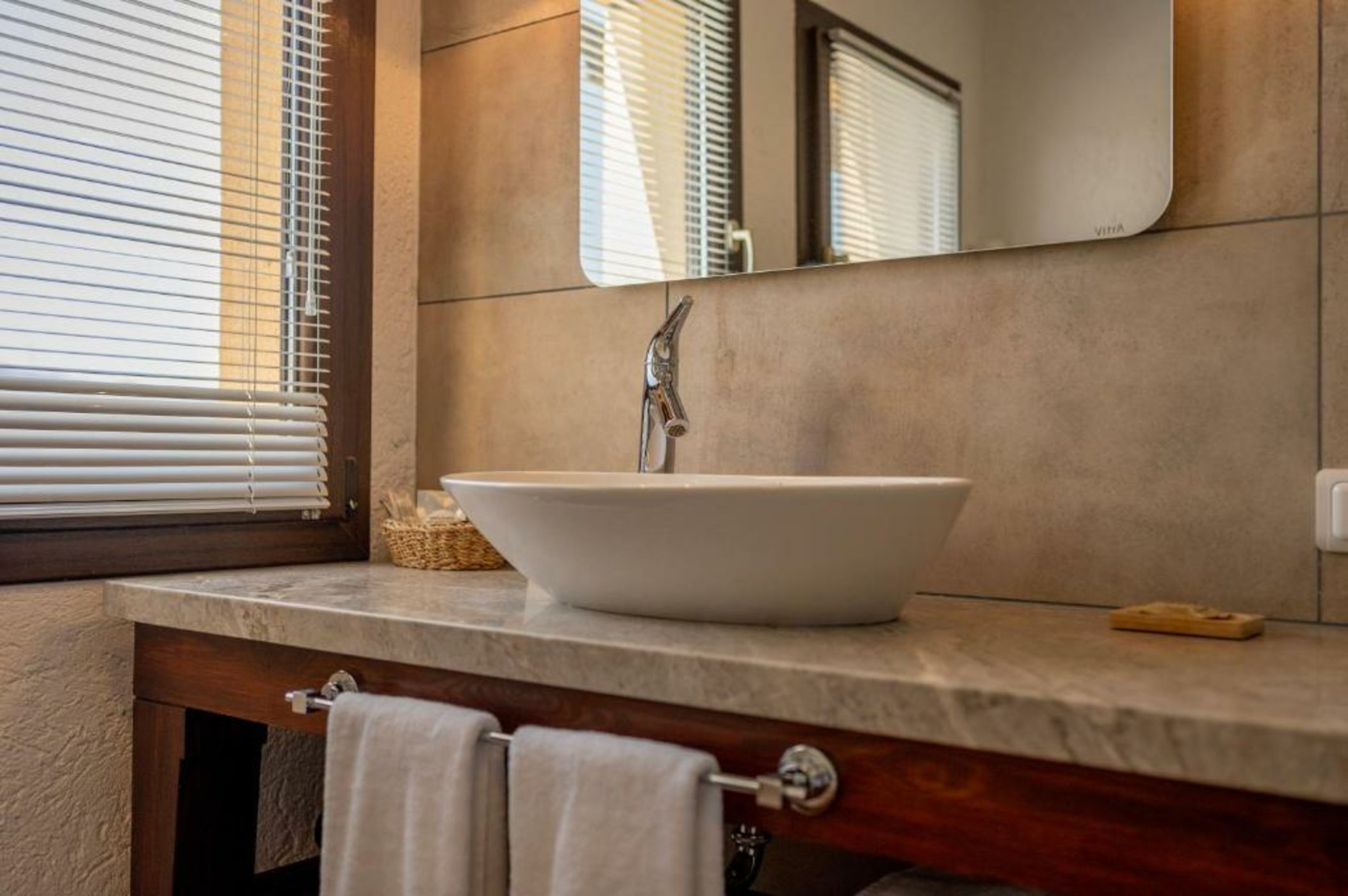 4reasons hotel + bistro | 12+