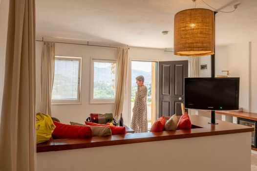 4reasons hotel + bistro | 12+