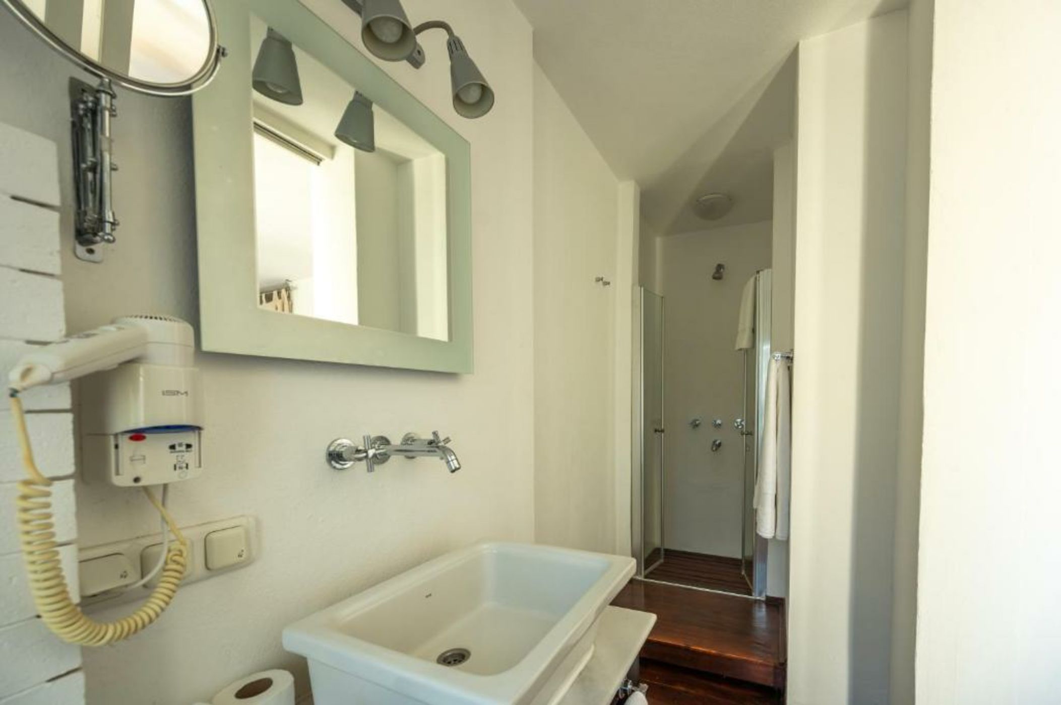 4reasons hotel + bistro | 12+