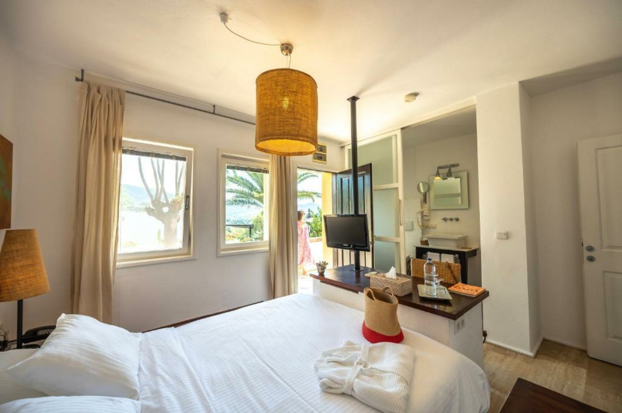 4reasons hotel + bistro | 12+