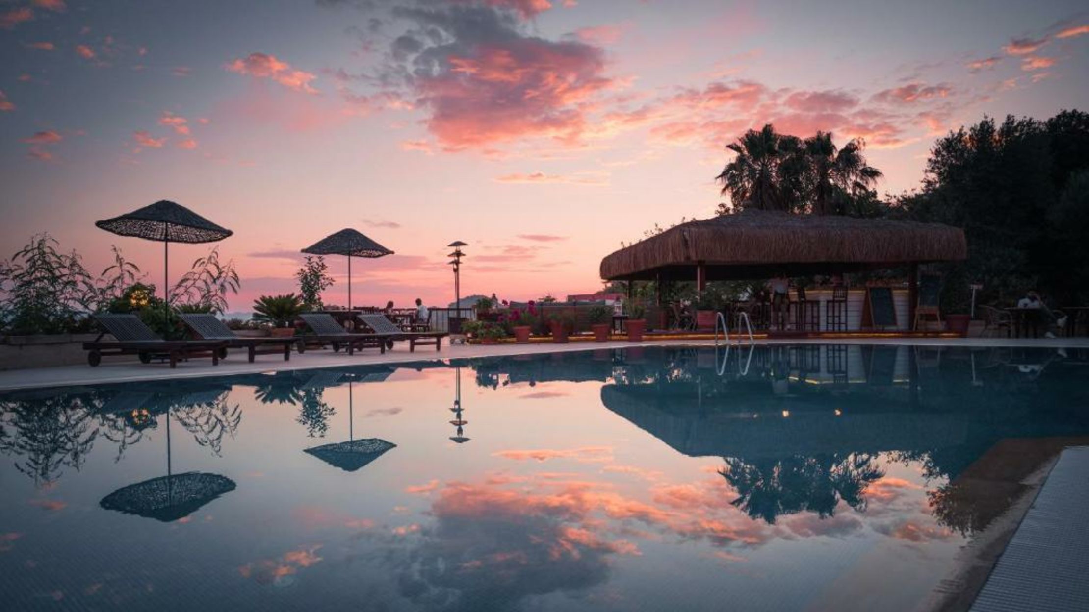 4reasons hotel + bistro | 12+