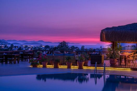 4reasons hotel + bistro | 12+