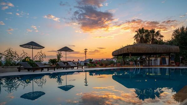 4reasons hotel + bistro | 12+