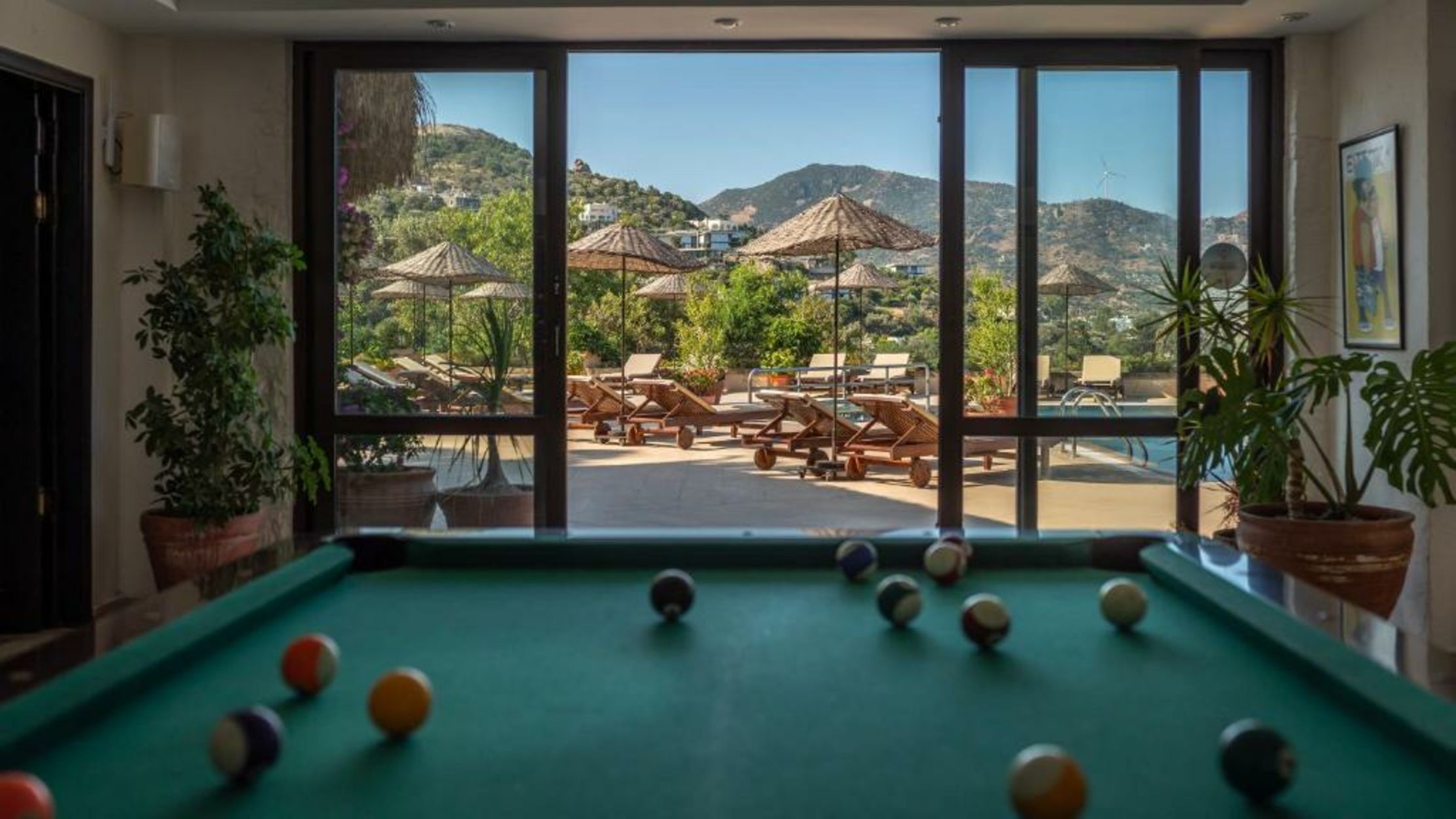 4reasons hotel + bistro | 12+