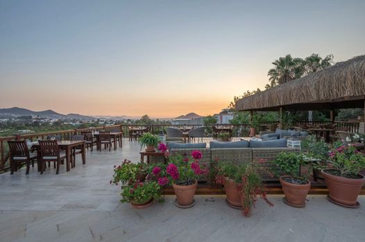 4reasons hotel + bistro | 12+