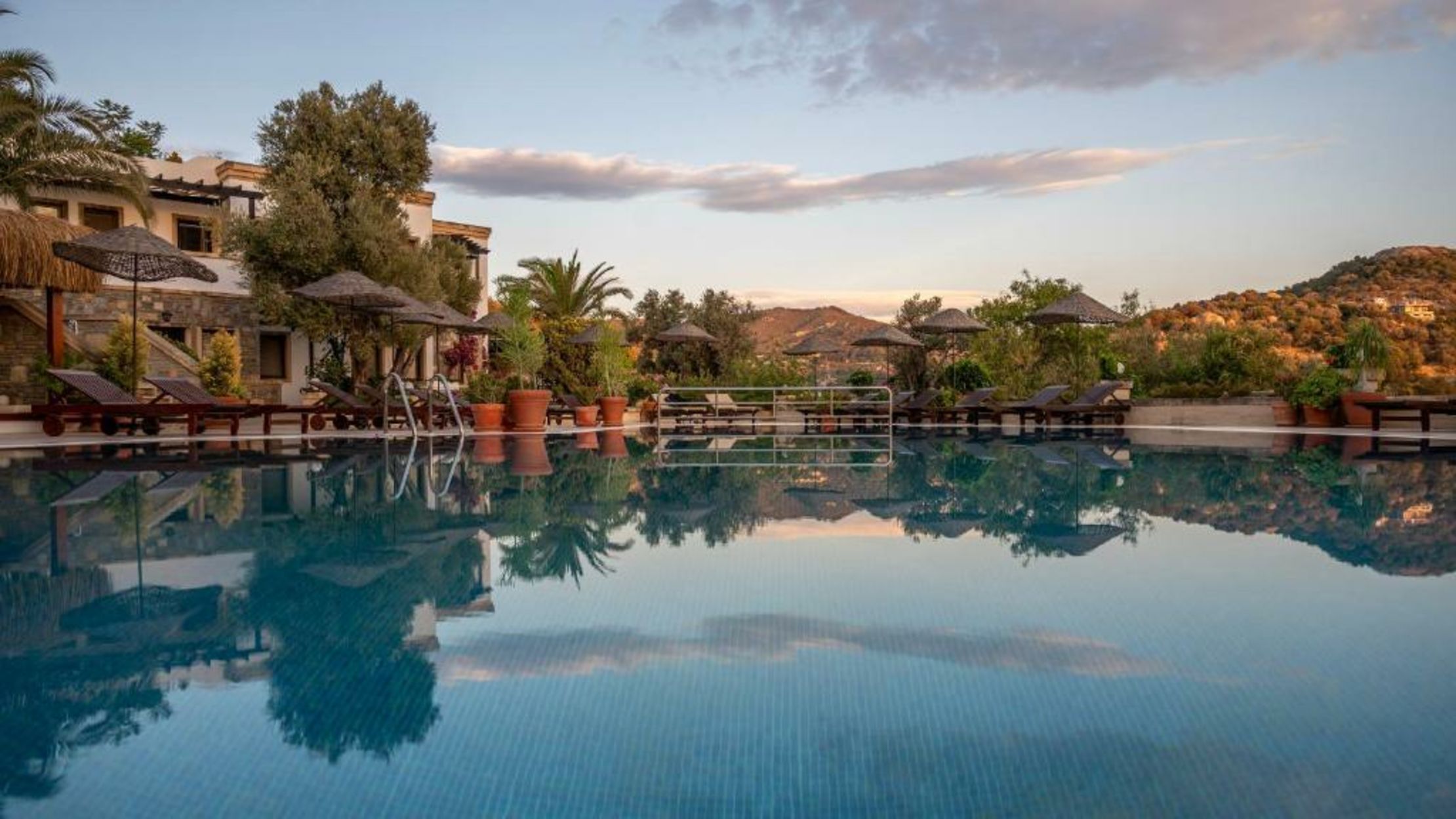 4reasons hotel + bistro | 12+