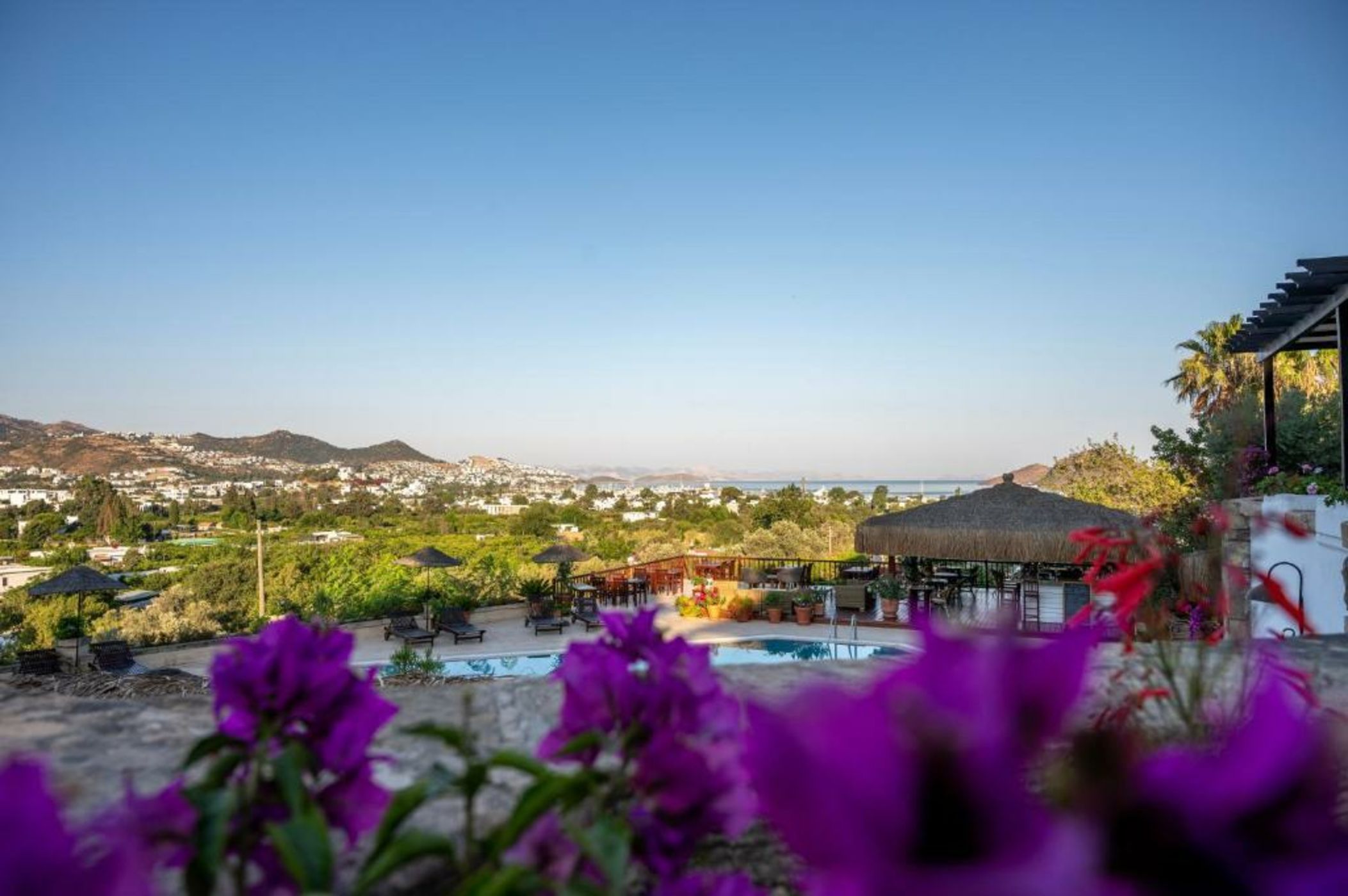 4reasons hotel + bistro | 12+