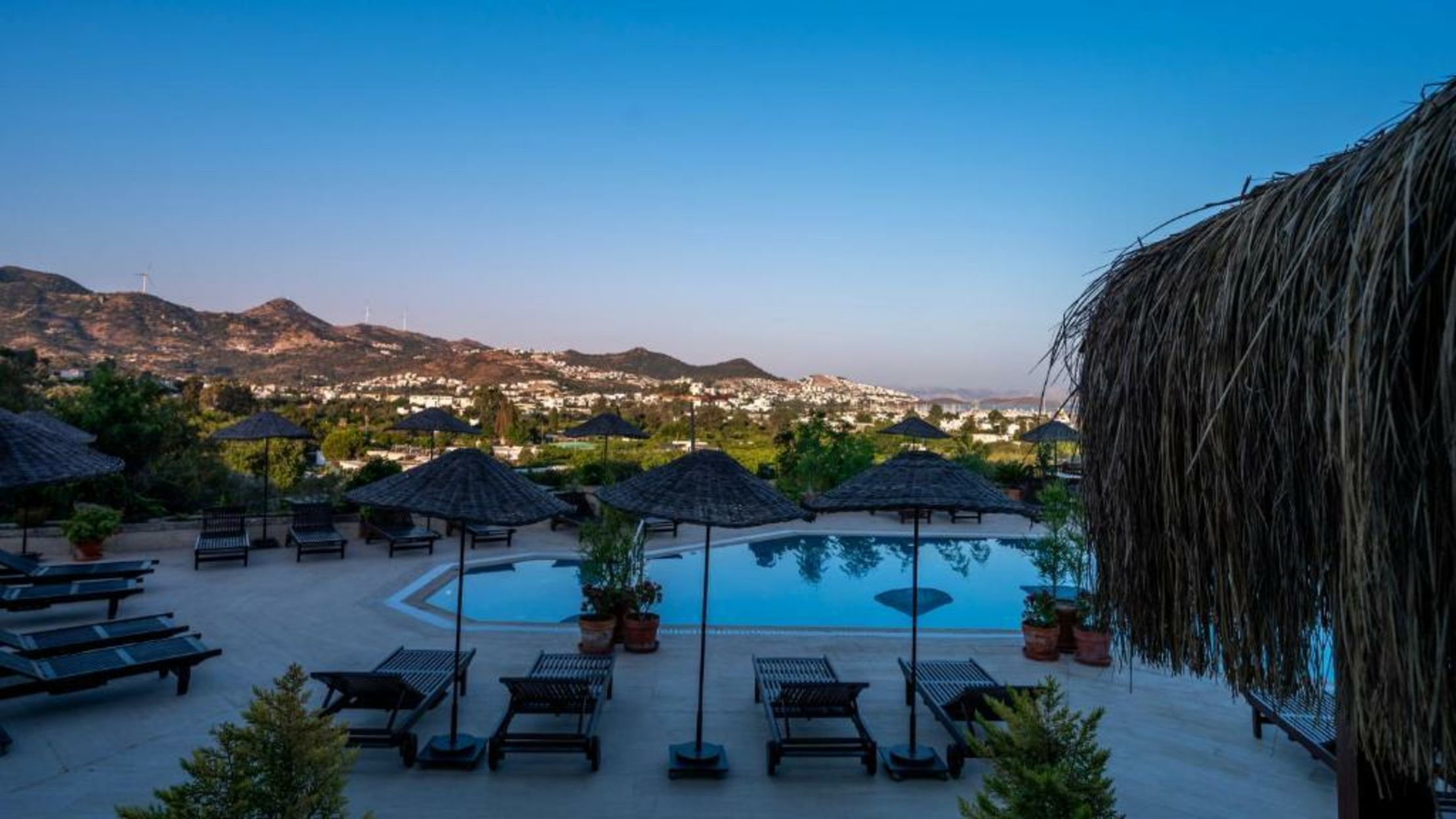 4reasons hotel + bistro | 12+