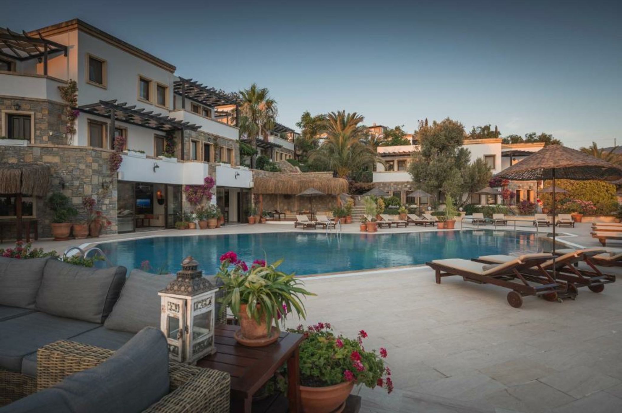 4reasons hotel + bistro | 12+