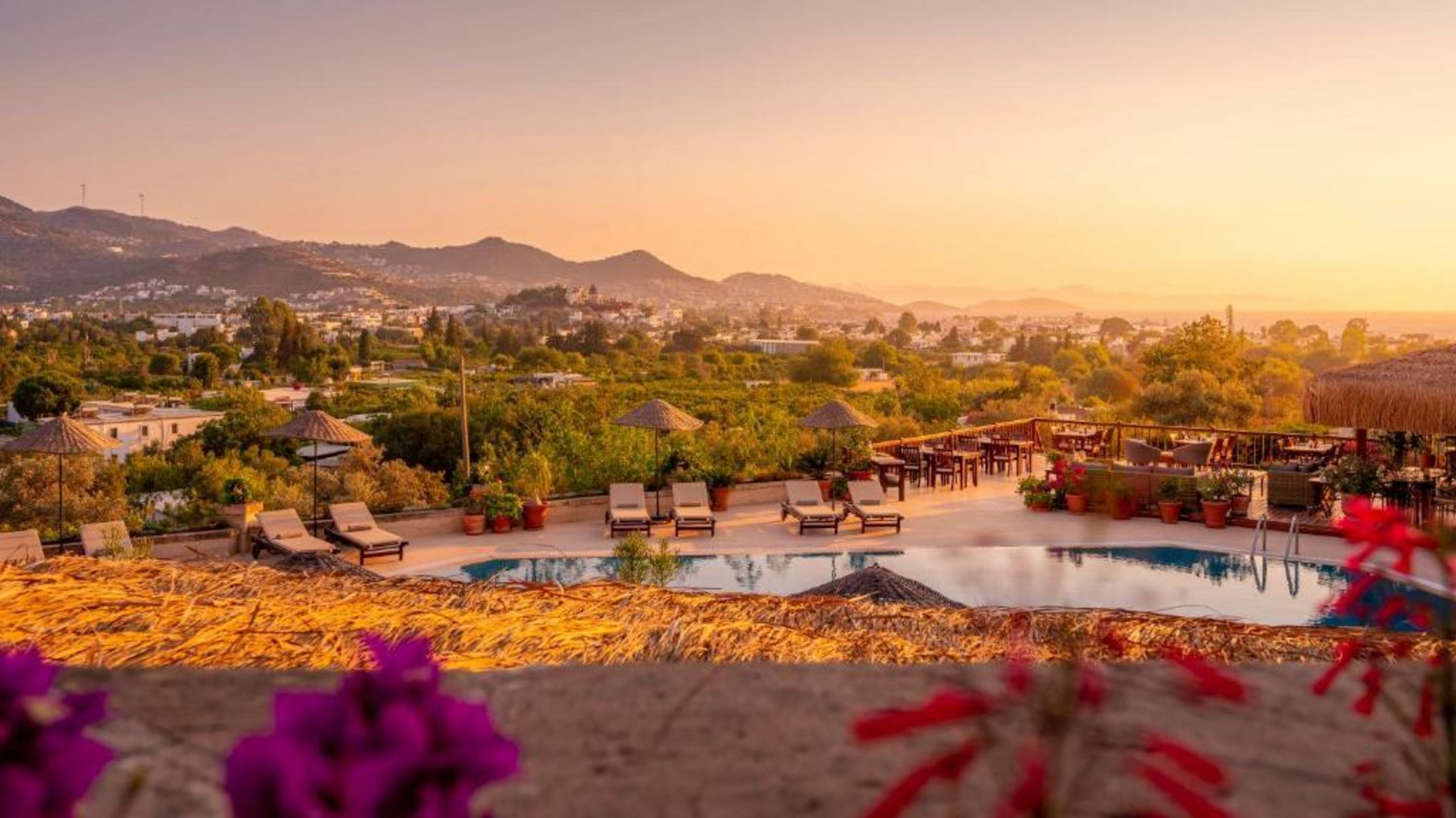 4reasons hotel + bistro | 12+