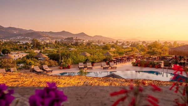 4reasons hotel + bistro | 12+