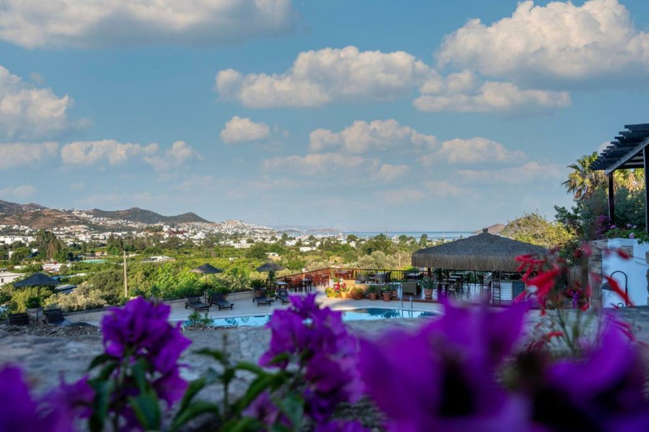 4reasons hotel + bistro | 12+