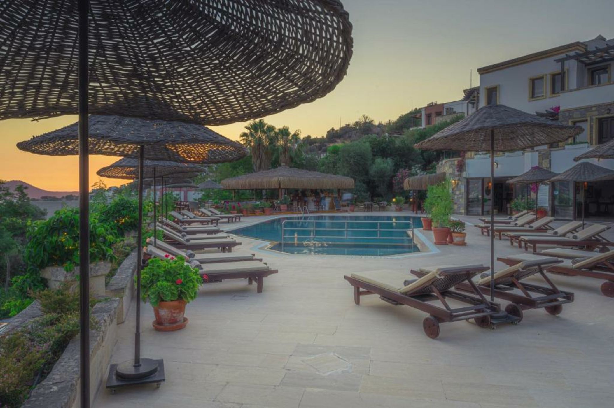 4reasons hotel + bistro | 12+