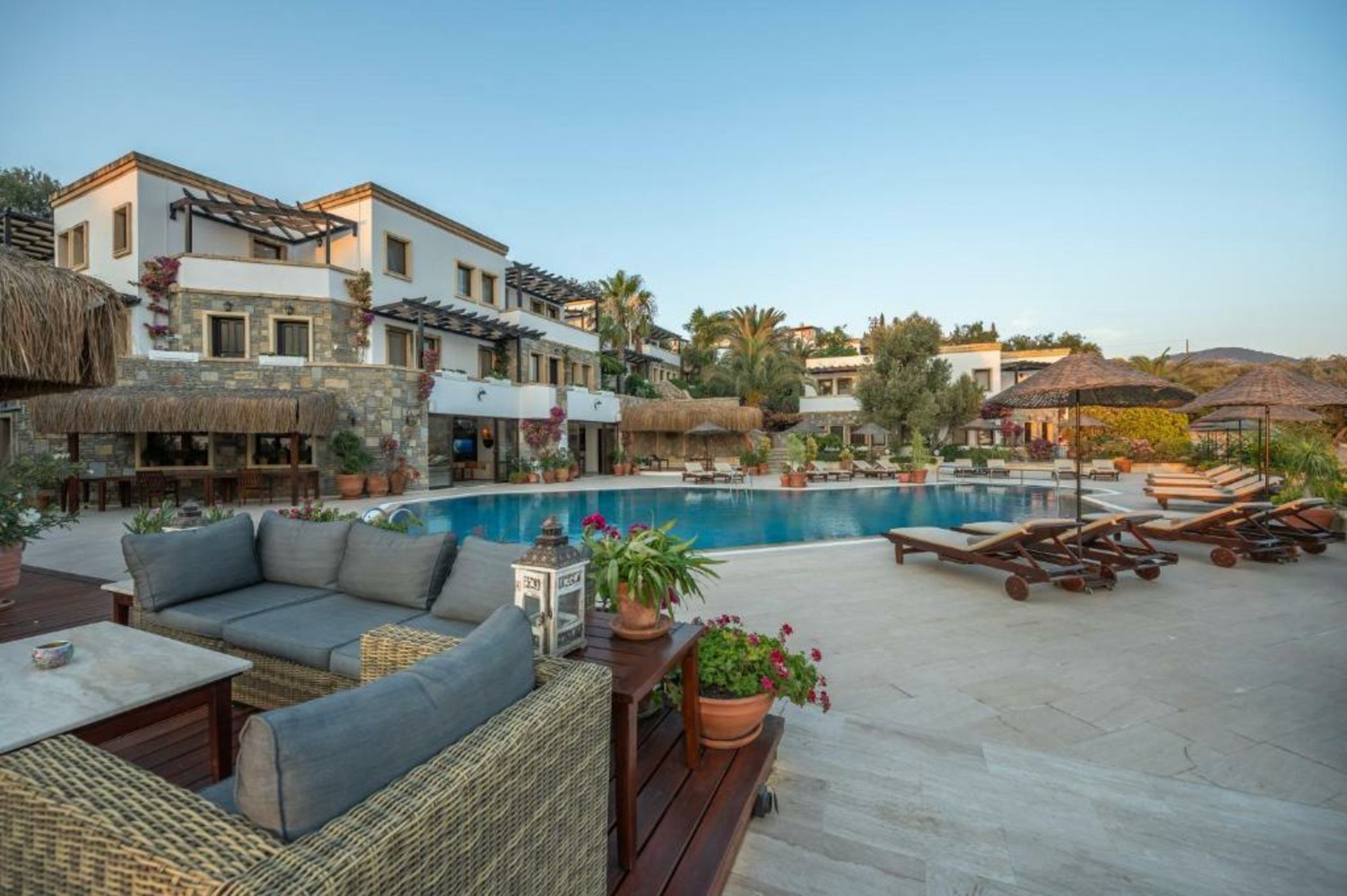 4reasons hotel + bistro | 12+