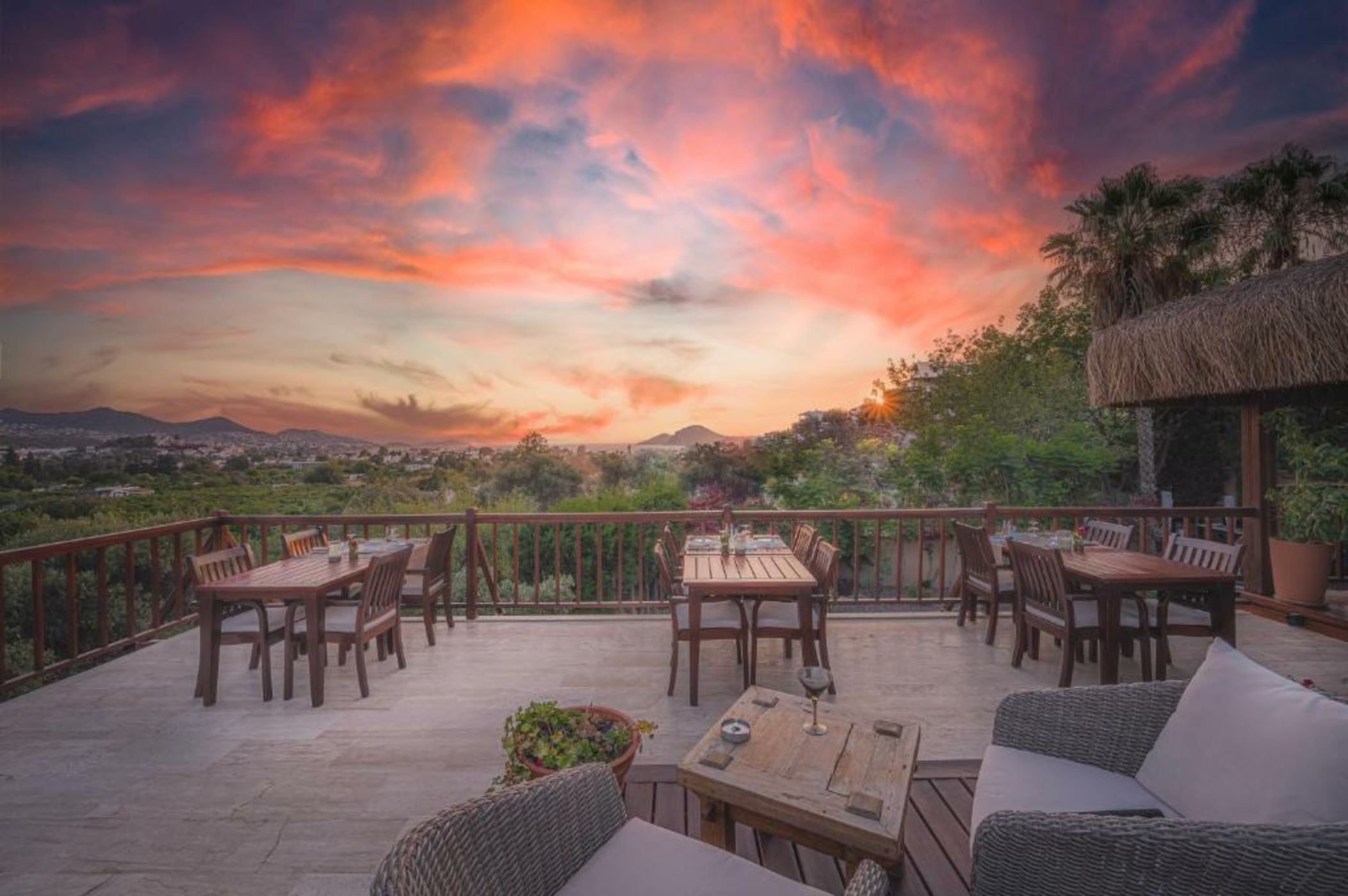 4reasons hotel + bistro | 12+