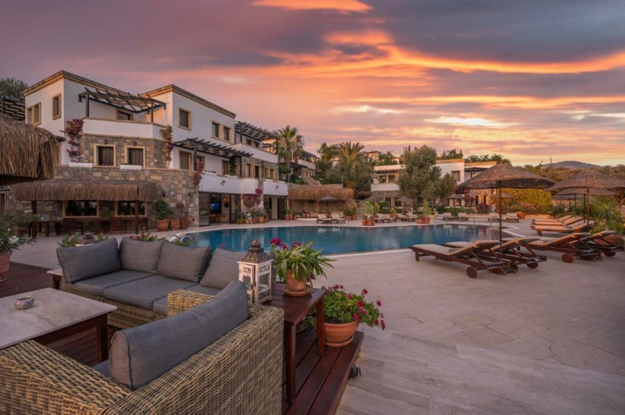 4reasons hotel + bistro | 12+