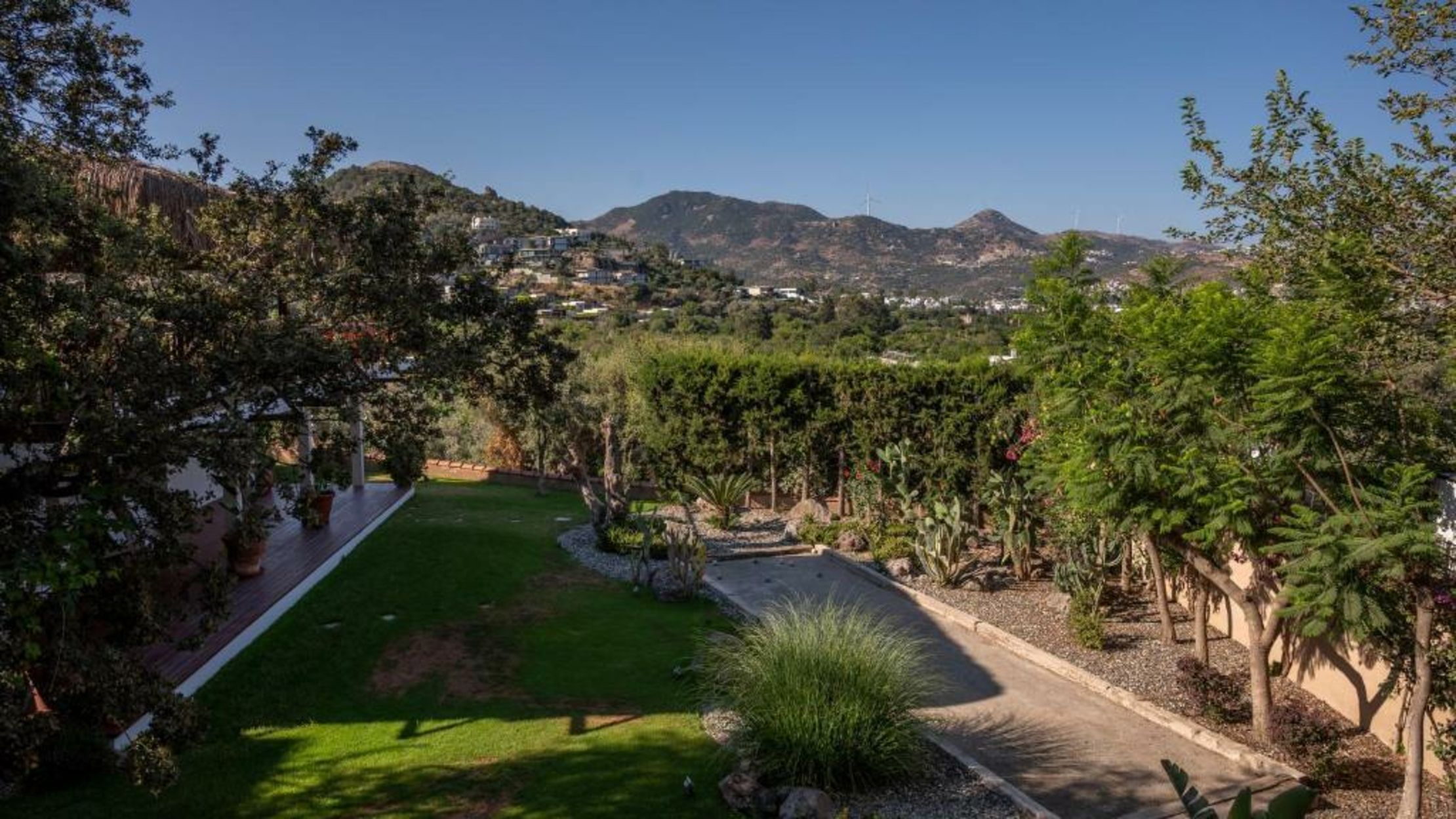 4reasons hotel + bistro | 12+