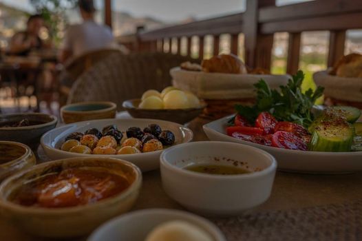 4reasons hotel + bistro | 12+