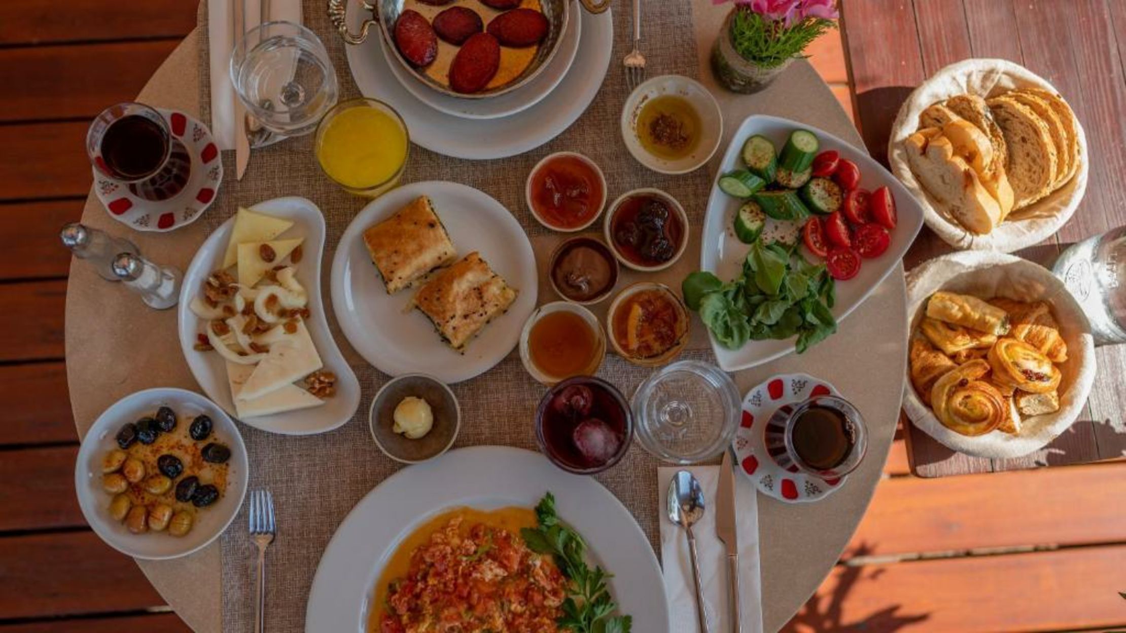 4reasons hotel + bistro | 12+