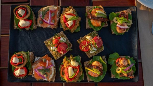 4reasons hotel + bistro | 12+