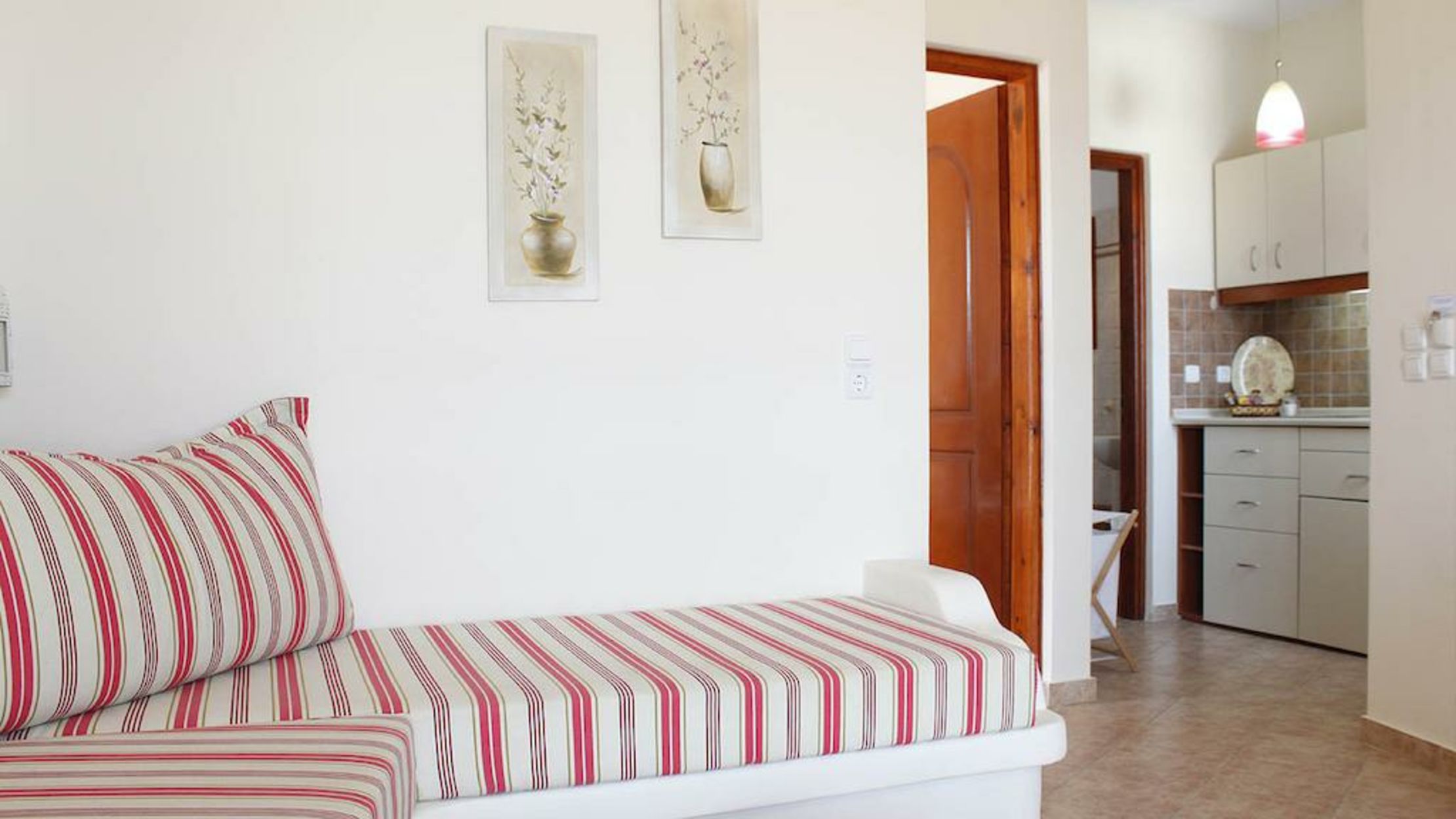 Mirabeli Apartments & Suites