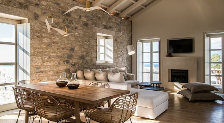 BASSA MAINA Villas & Suites