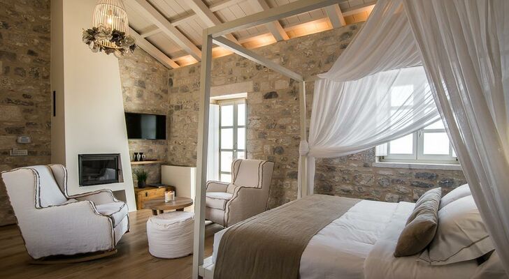 BASSA MAINA Villas & Suites