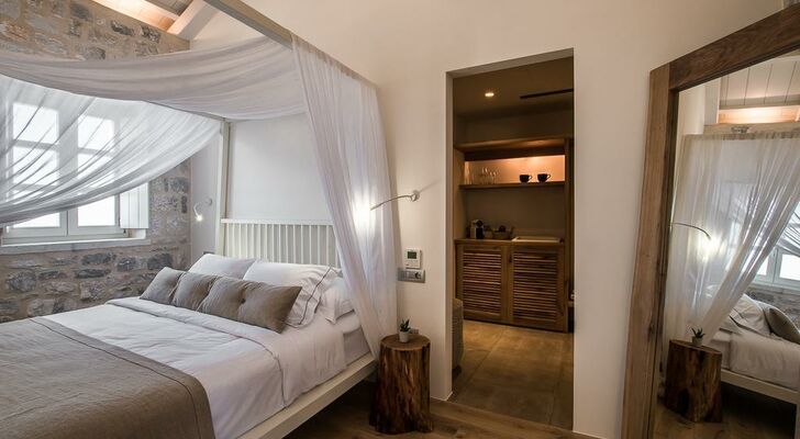 BASSA MAINA Villas & Suites