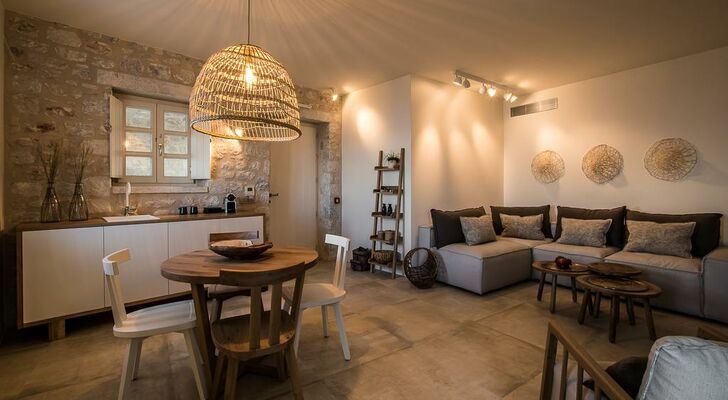 BASSA MAINA Villas & Suites