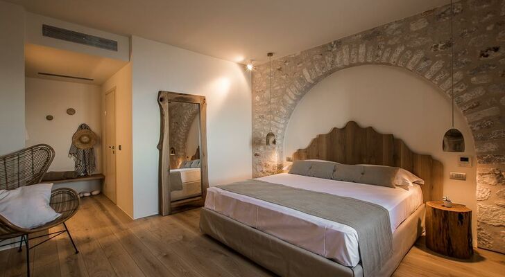 BASSA MAINA Villas & Suites