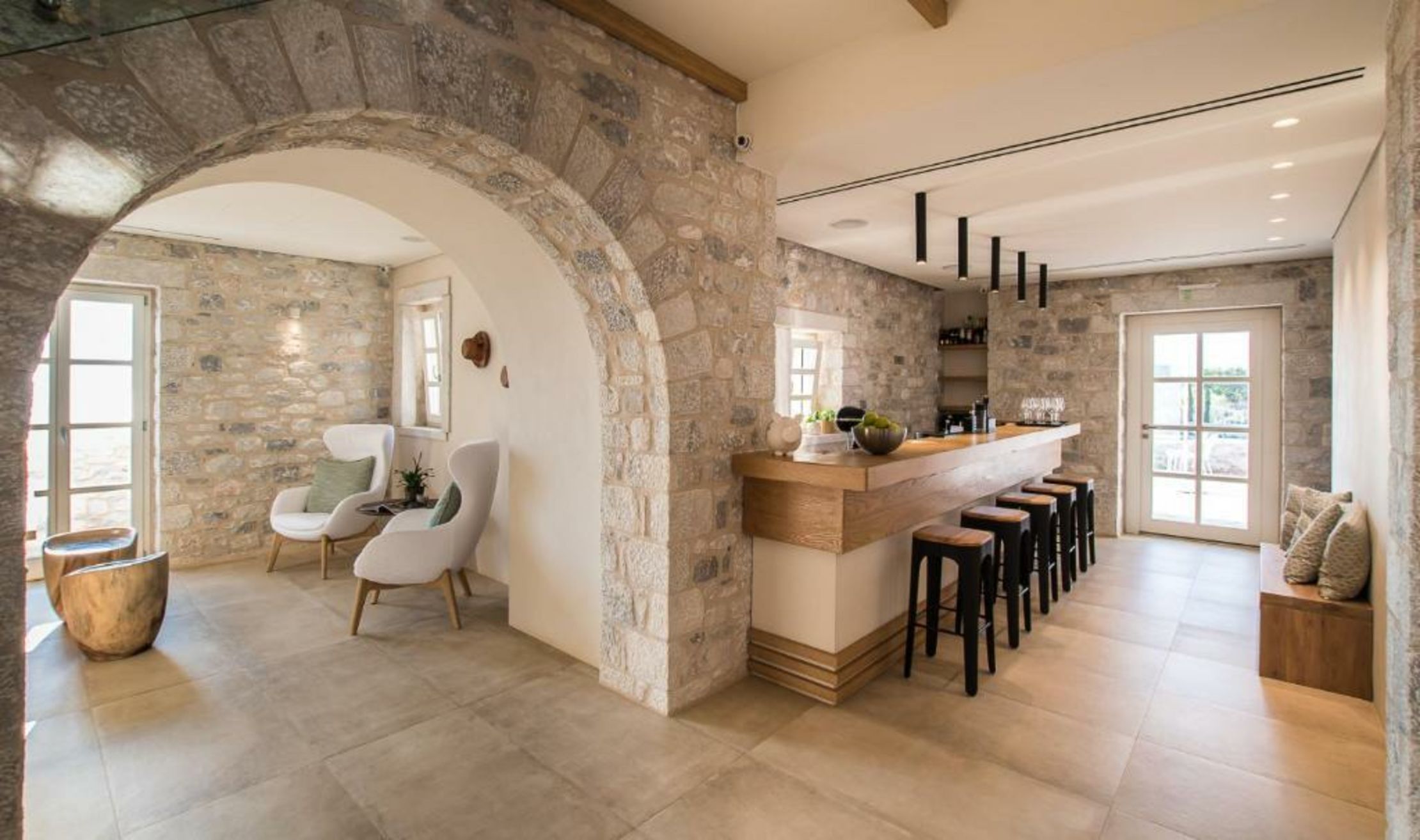 BASSA MAINA Villas & Suites