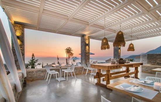 BASSA MAINA Villas & Suites