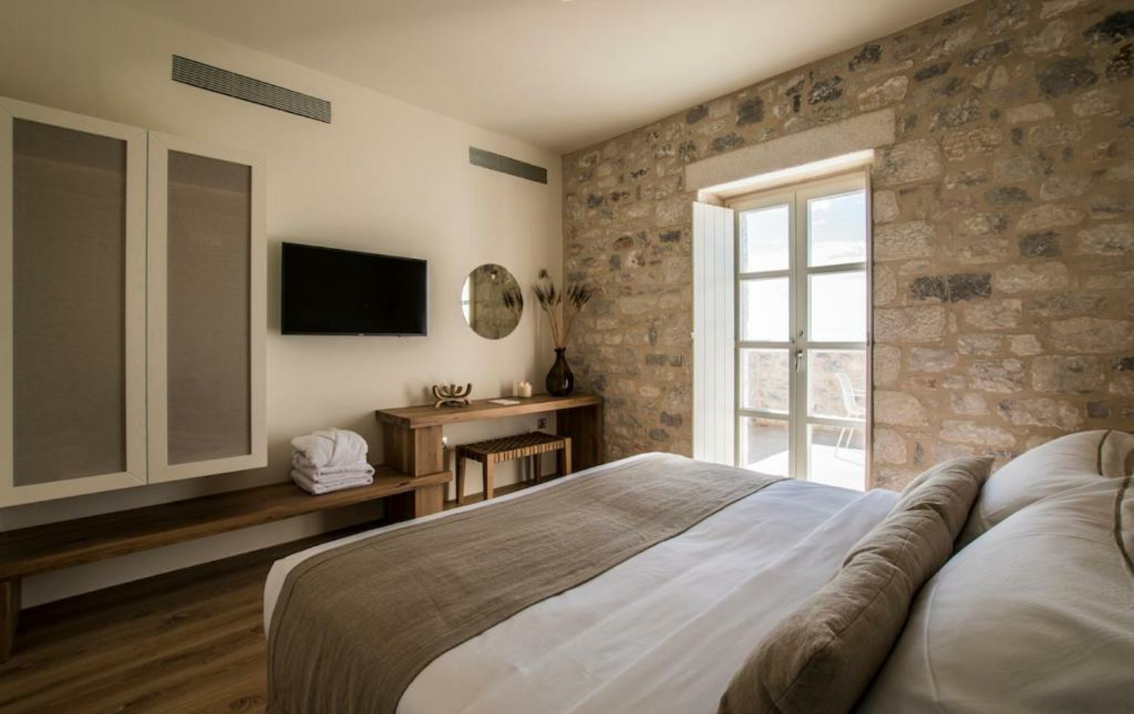 BASSA MAINA Villas & Suites