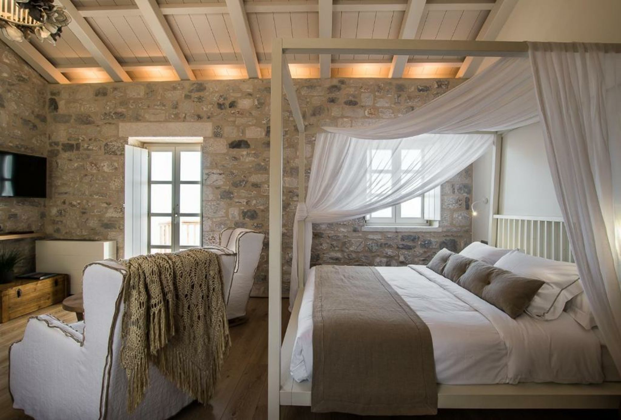 BASSA MAINA Villas & Suites